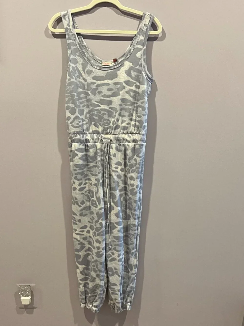 Women's ANTHROPOLOGIE MARONIE Snow Leopard Jumpsuit Size S